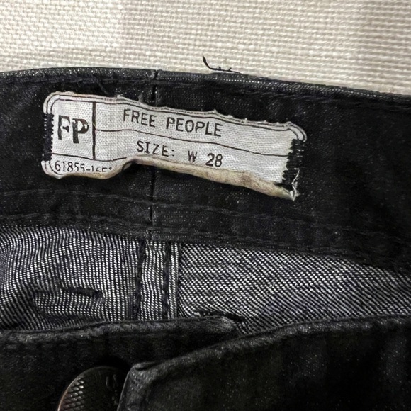 FREE PEOPLE Women Distressed black capri jeans, size 28 Preowned - Picture 2 of 8